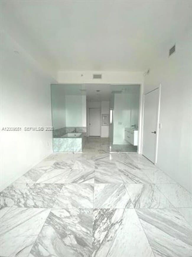 Photo - 480 NE 31st St Unidad 480 NE 31st St # 2403