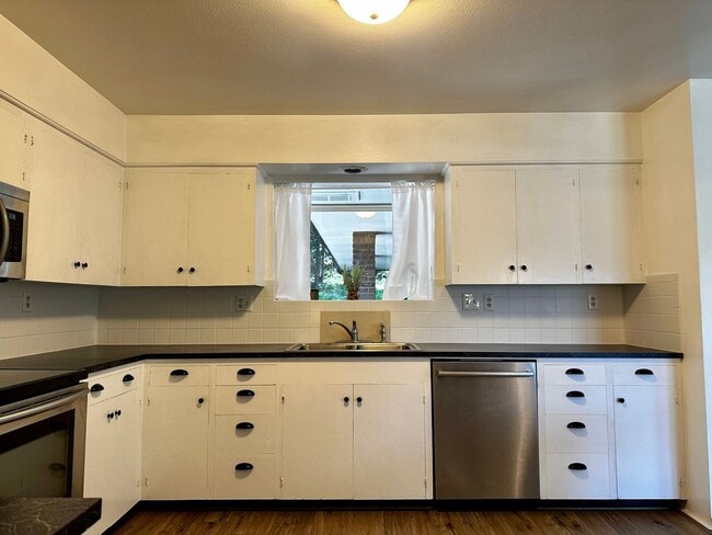 Photo - Amazing Country Home 4 bed, 2 bath with Ga...