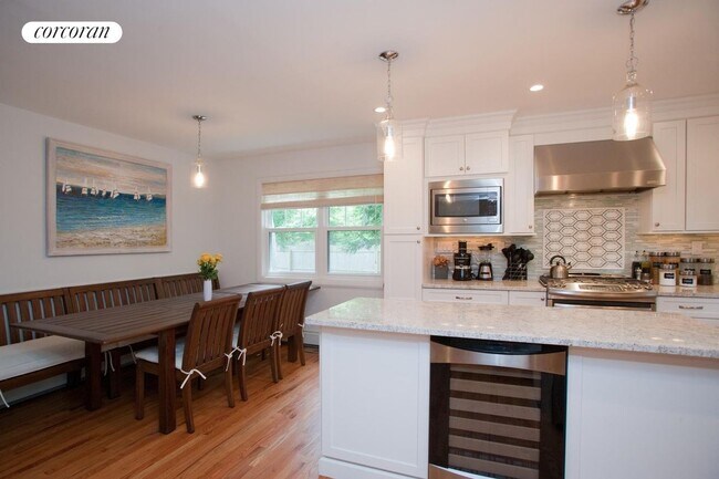 Photo - 96 Wainscott NW Rd