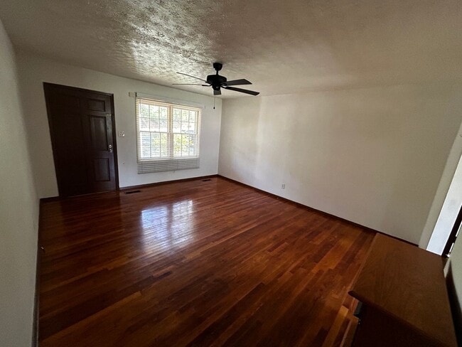 Photo - 580 Jones Rd