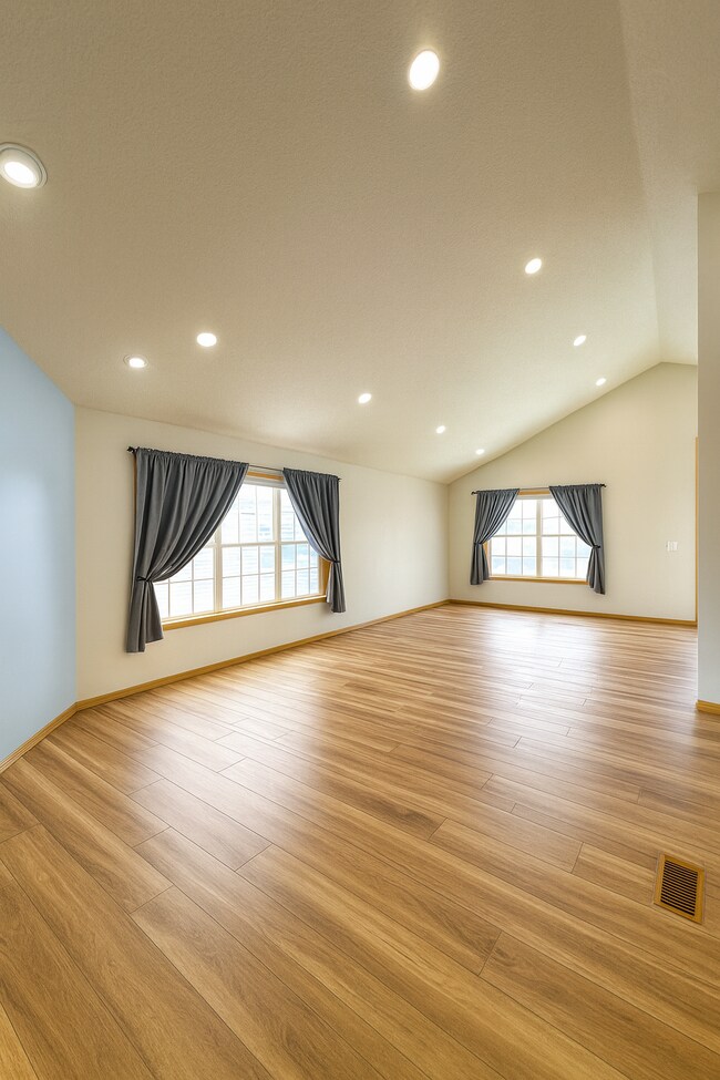 Photo - 7354 Windsor Dr N