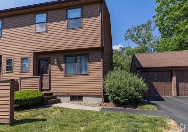 Building Photo - 108 Cedar Knolls Dr Rental