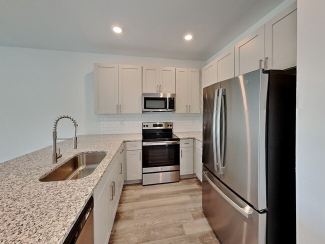 Photo - 615 SE 8th St