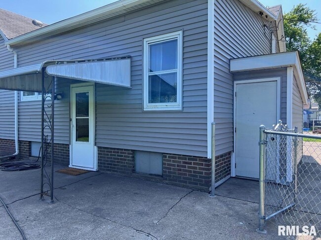 Photo - 2829 E Sangamon Ave