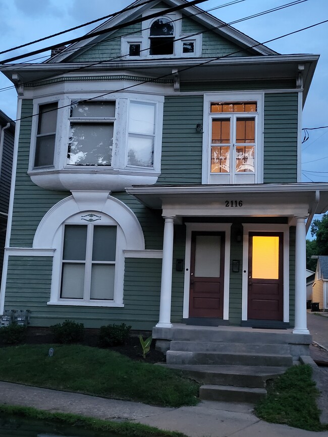 Building Photo - 2116 Patterson Ave Unit #1 Rental