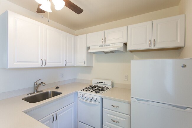 Photo - Shelter Island/Point Loma - Beautiful 1 Be... Unit 02