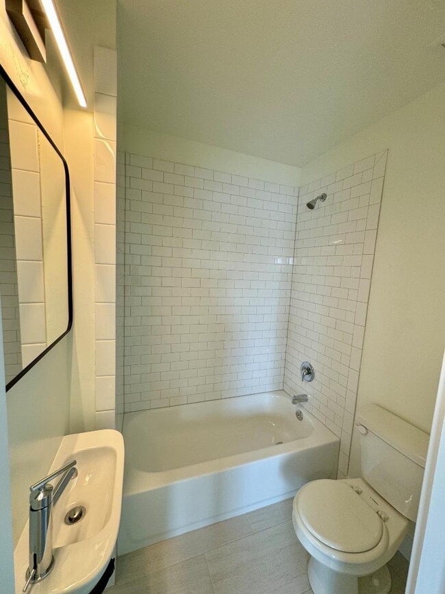 Photo - 412 W 20th St Unit 3