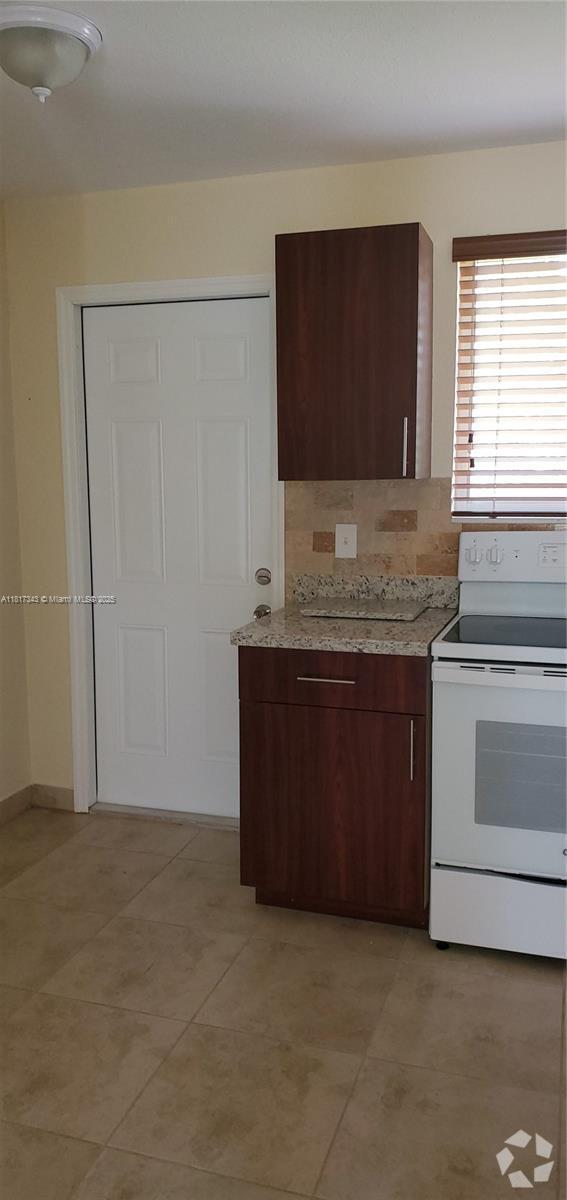 Building Photo - 1740 NE 148th St Unit 01 Rental