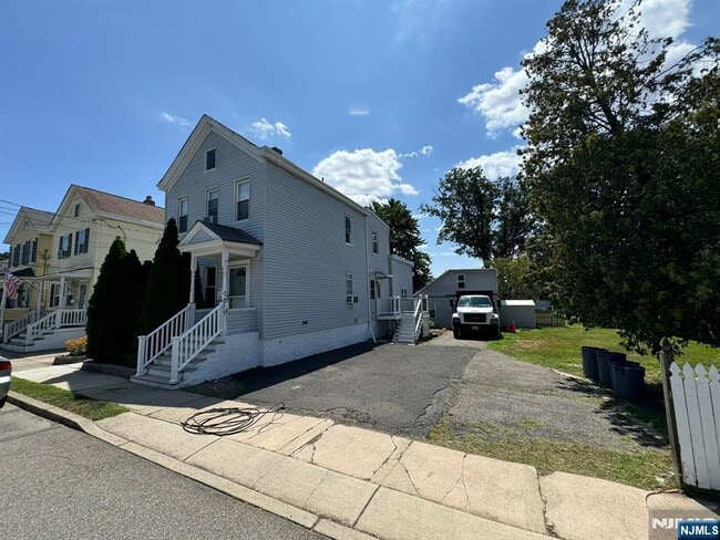 Building Photo - 24 Parker Ave Rental