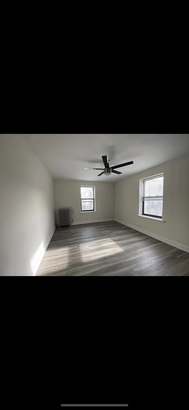 Building Photo - 3931 N Clarendon Ave Unit 507 Rental