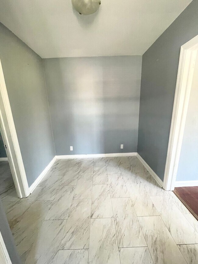 Photo - REM29663           15 Unit 2966 Remington Street #3