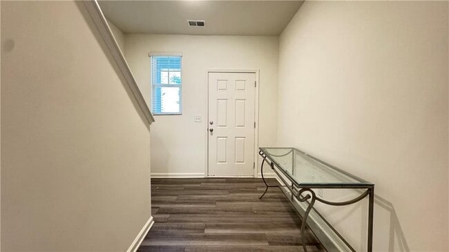 Photo - 204 Fenchurch Wy