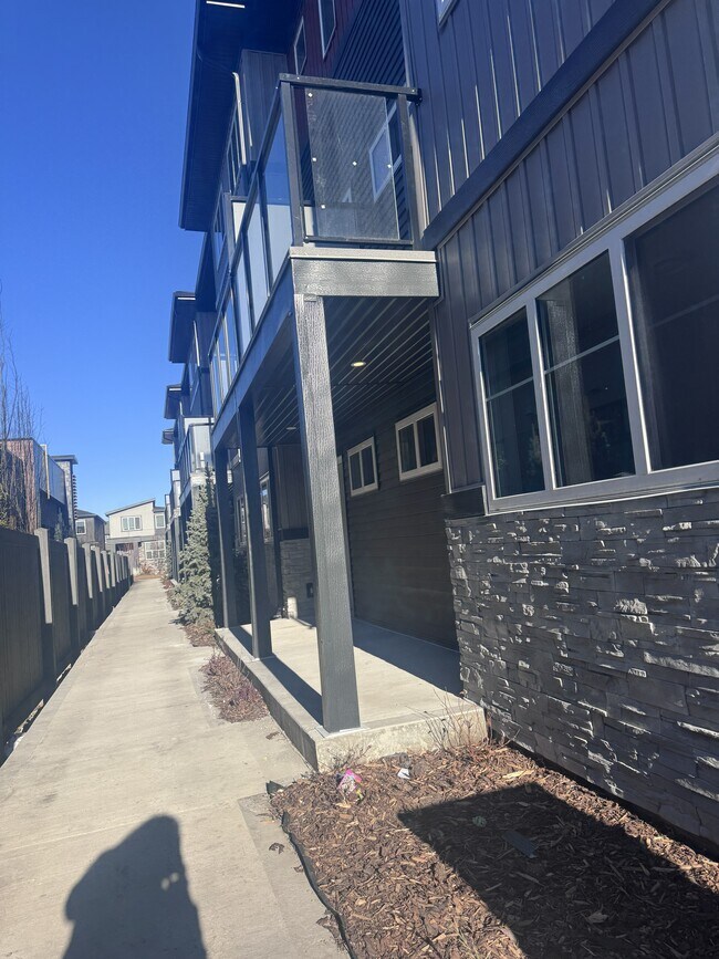 Photo - 18120-18128 28 Ave SW