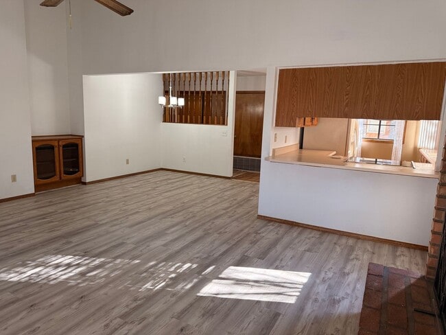 2333 N Plateau