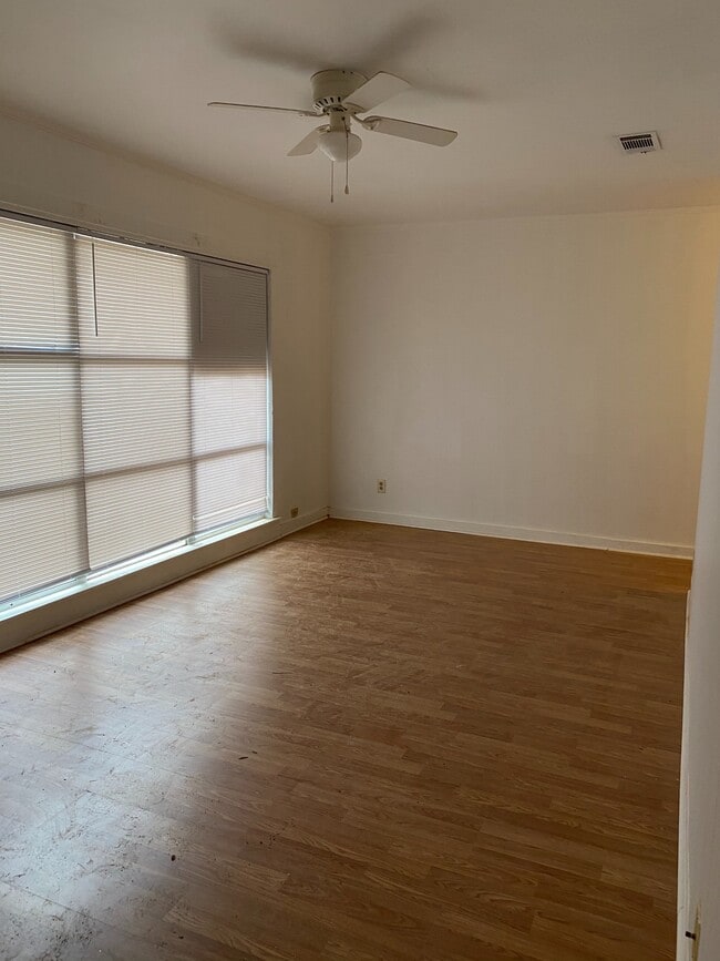 Photo - 103 E Mills St