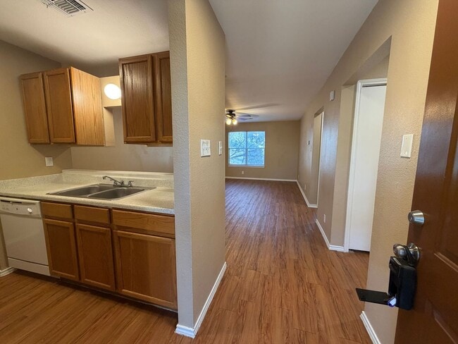 Photo - Spacious Apartment for Rent in Universal City Unit D