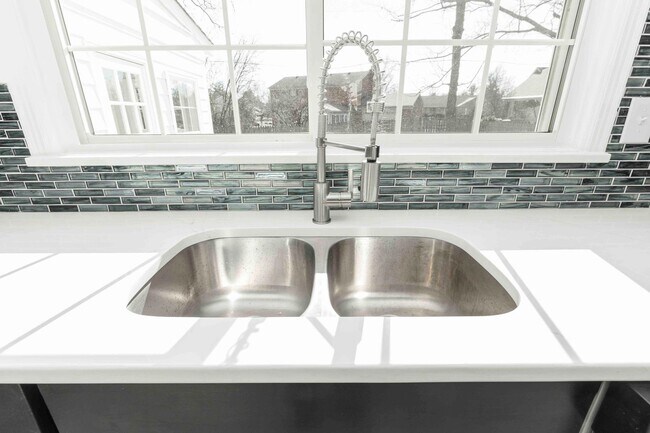 Photo - 10112 Radford Rd