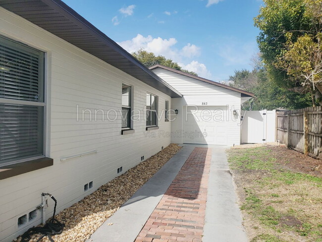 843 Canovia Ave