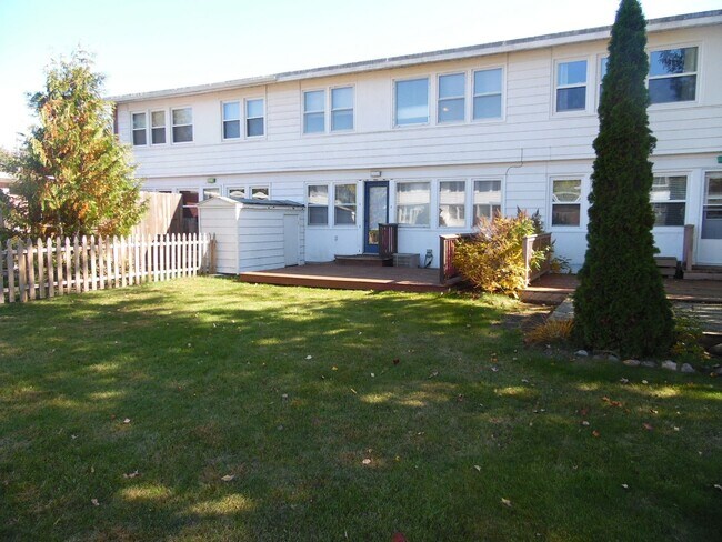 Photo - 3 Bedroom, 1.5 Bathroom Quadra-Plex