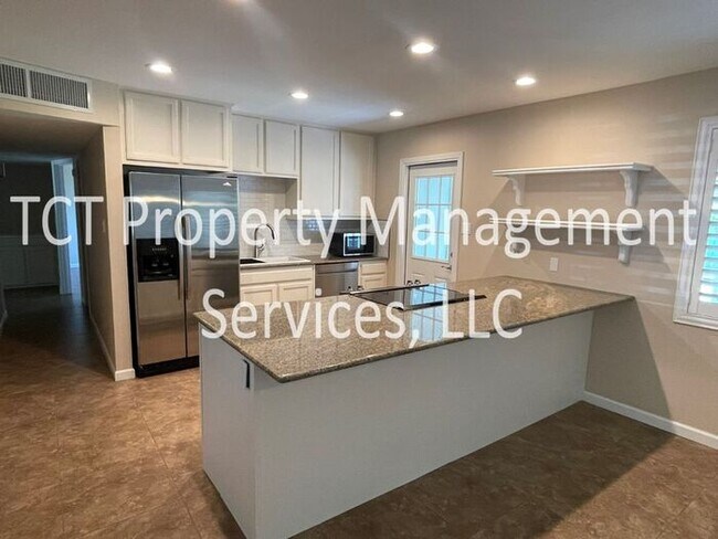 Beautifully Landscaped 3 Bedroom Home in Tempe!