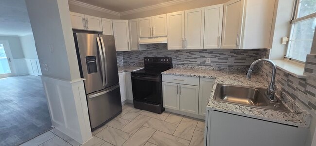 Building Photo - 769 Sylvan Ave Rental