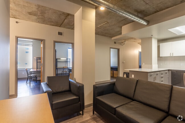 4BR, 2BA - 1,000 SF - Auraria Lofts