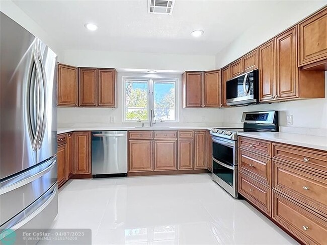 Photo - 1200 Poitras Dr