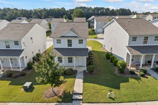 Photo - 365 Lorien Way