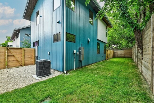 Photo - 1411 Haskell St