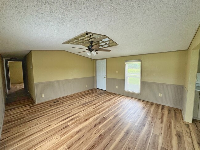 Photo - 534 SE 650th Rd