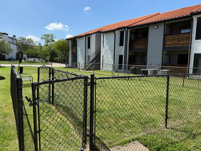 Photo - 390 Shady Ln Dr Unidad 250