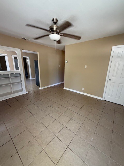 Photo - 1257 Devander Dr E