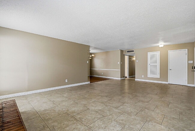 Photo - 3-Bedroom Duplex with Refrigerated AC. Unit #B