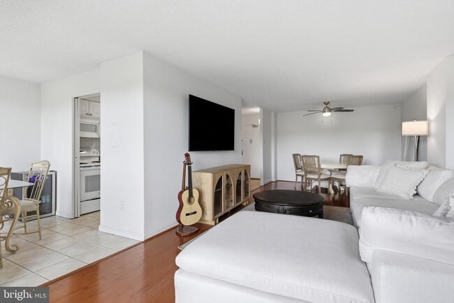 Photo - 5300 Holmes Run Pkwy Unit 607