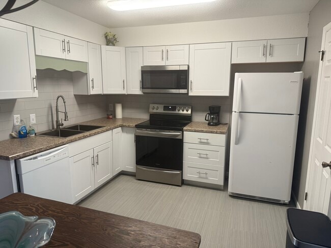 Photo - 1325 Greendale Ave
