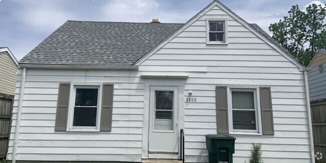 Building Photo - Cute 3 bedroom 1 bathroom house