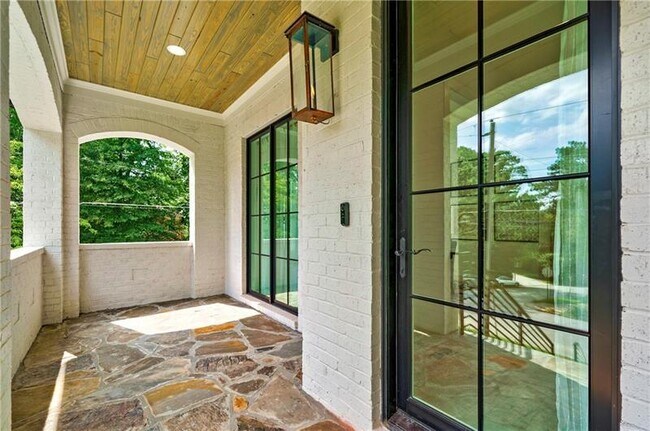 Photo - 538 Park Dr NE