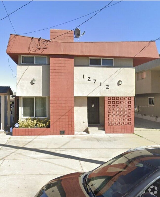 Building 4 units - 12712 Ramona Ave Unit c Rental