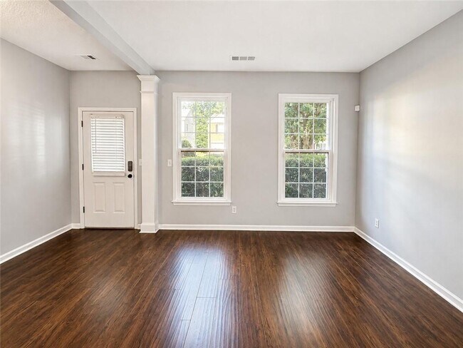 Photo - 535 Arncliffe Ct
