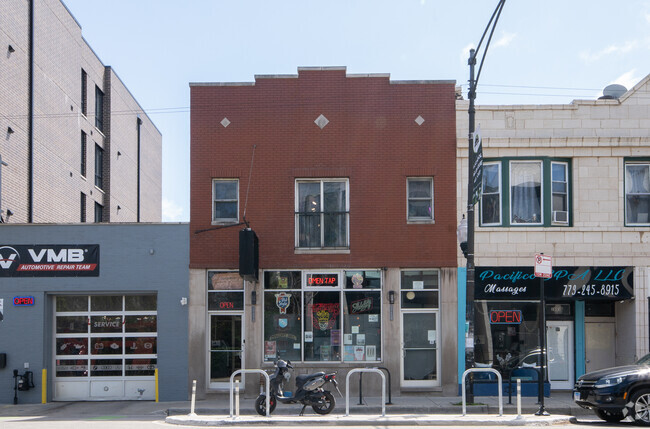 Building Photo - 2849 W Belmont Ave Unit 2R Rental