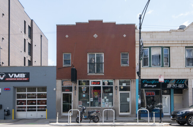 Building Photo - 2849 W Belmont Ave Unit 2R Rental
