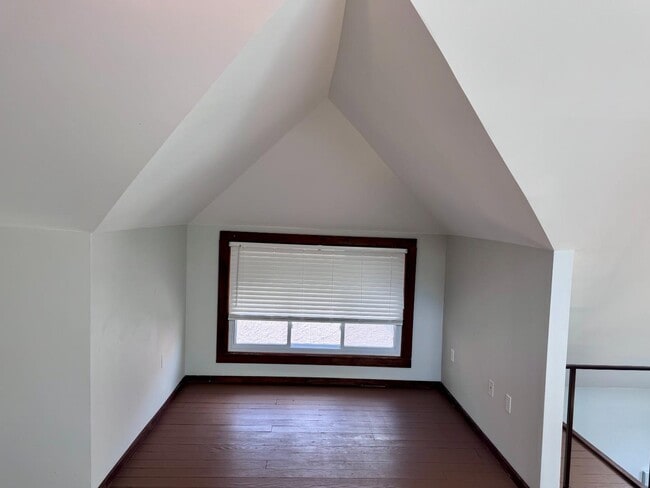 Photo - 816-818 Maryland Ave - Upstairs Unit 2