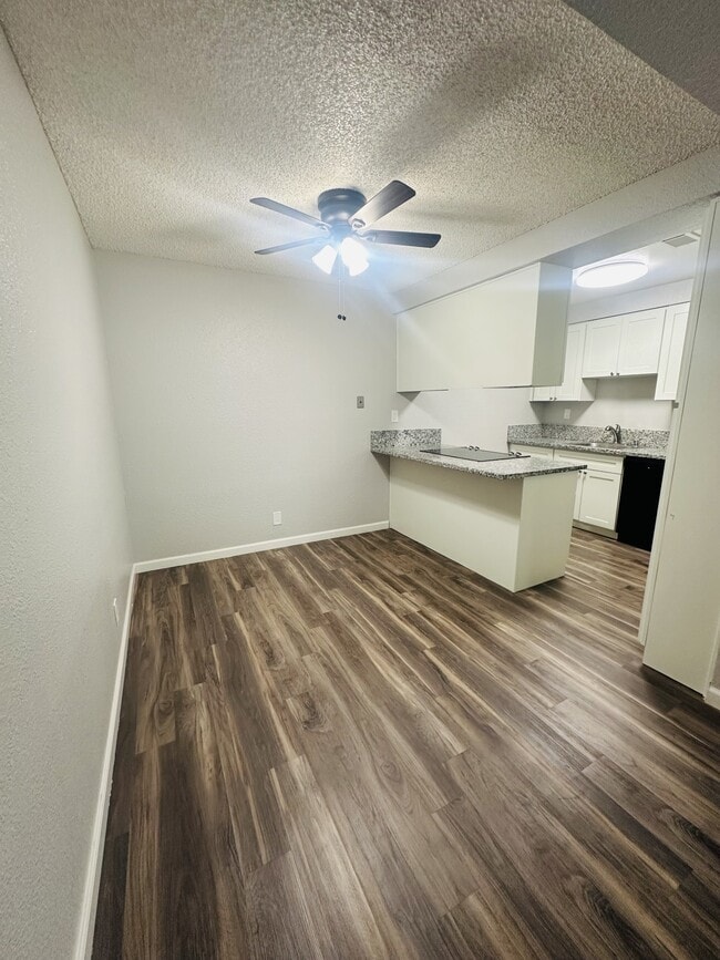 Whitney Villa Apartments