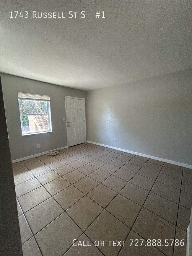 Photo - 1743 Russell St S Unidad #1