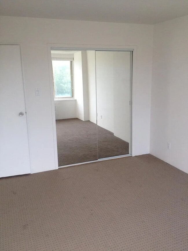 Photo - 1210 N Taft St Unit 907