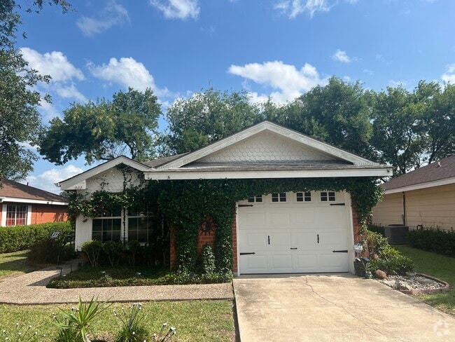 Building Photo - 505 Palm Valley Cir Rental