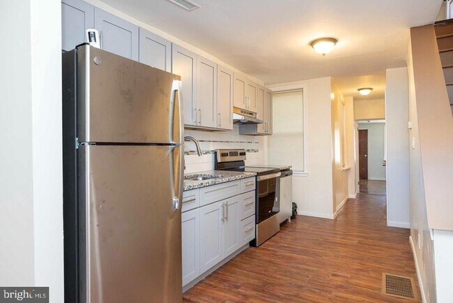 Photo - 2542 N Water St