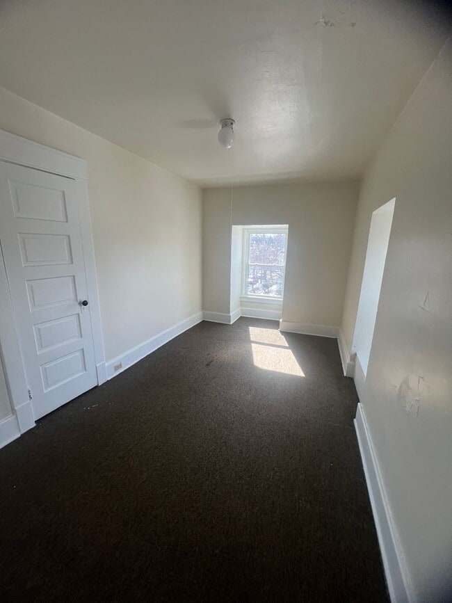 Photo - 1054 E 10th St Unit #2