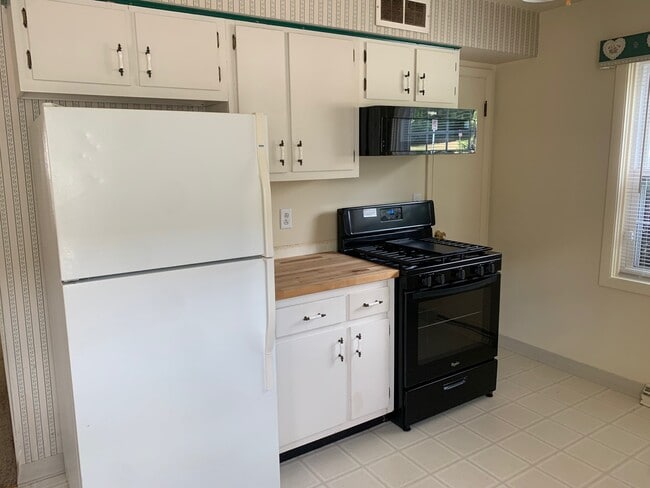 Photo - 219 Eisenhower Dr Unidad 3