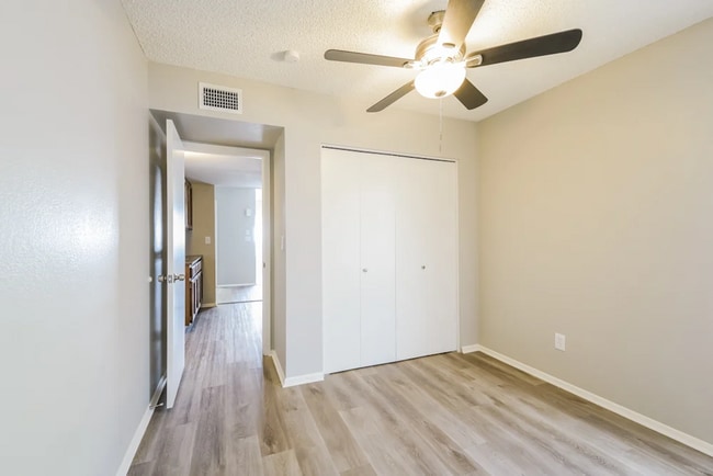 Photo - 313 W Kings Ave